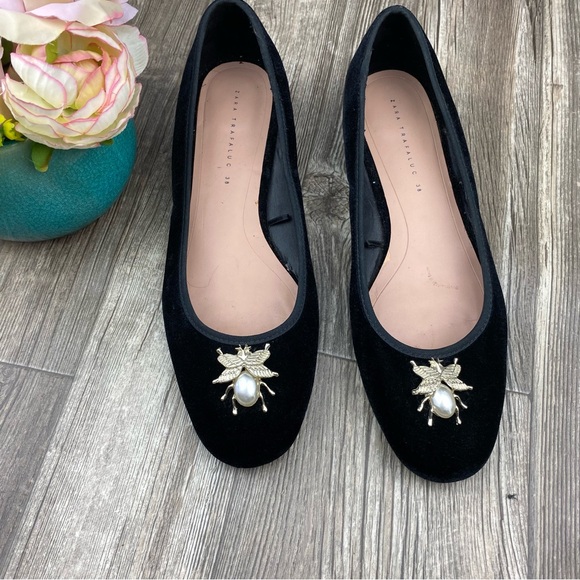 ZARA Black Velvet Insect Bee Pearl Kitten Heels - Picture 1 of 6